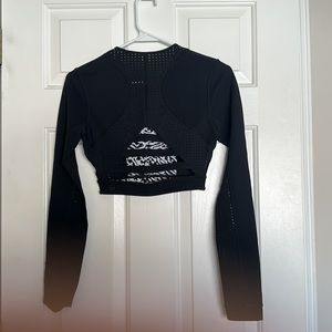 Lululemon Athletica black long sleeved workout top size 4 exercise shirt